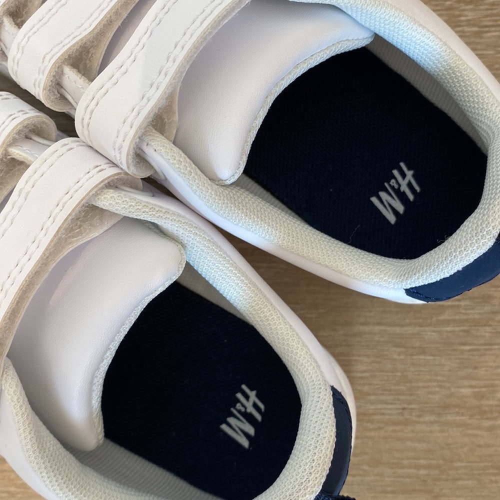 H & M white sneakers with 3 Velcro straps, size 11.5 - Picture 5 of 7